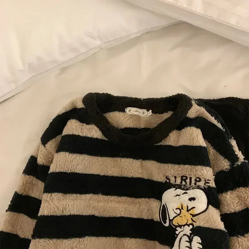 Cute Snoopy ladies autumn and winter creative cartoon pattern printing plus velvet thickening warm wearable home clothes set