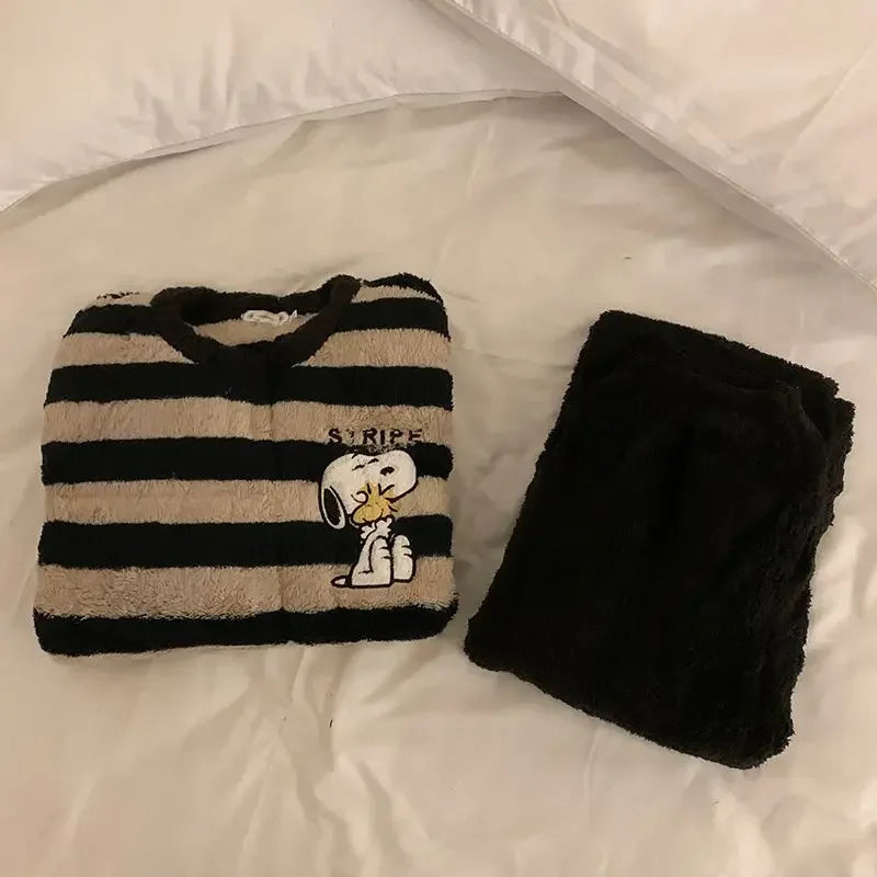 Cute Snoopy ladies autumn and winter creative cartoon pattern printing plus velvet thickening warm wearable home clothes set