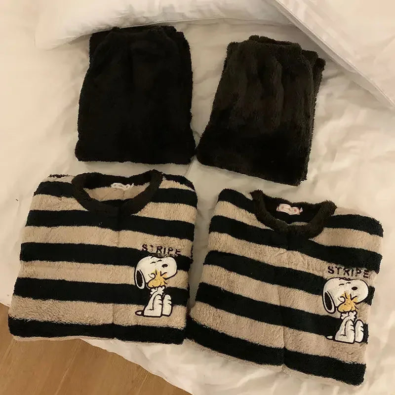 Cute Snoopy ladies autumn and winter creative cartoon pattern printing plus velvet thickening warm wearable home clothes set