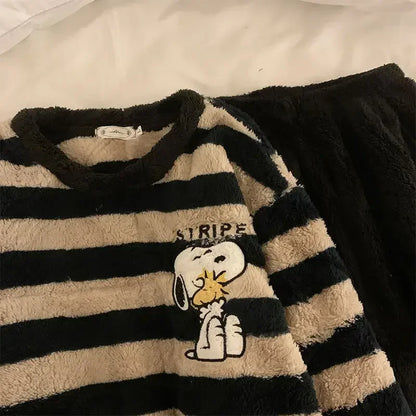 Cute Snoopy ladies autumn and winter creative cartoon pattern printing plus velvet thickening warm wearable home clothes set