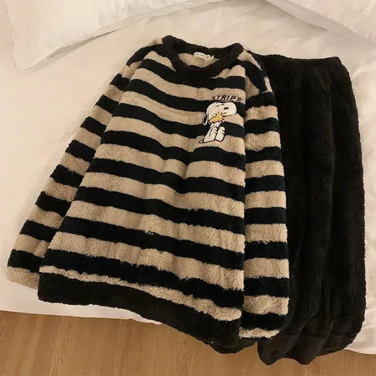 Cute Snoopy ladies autumn and winter creative cartoon pattern printing plus velvet thickening warm wearable home clothes set